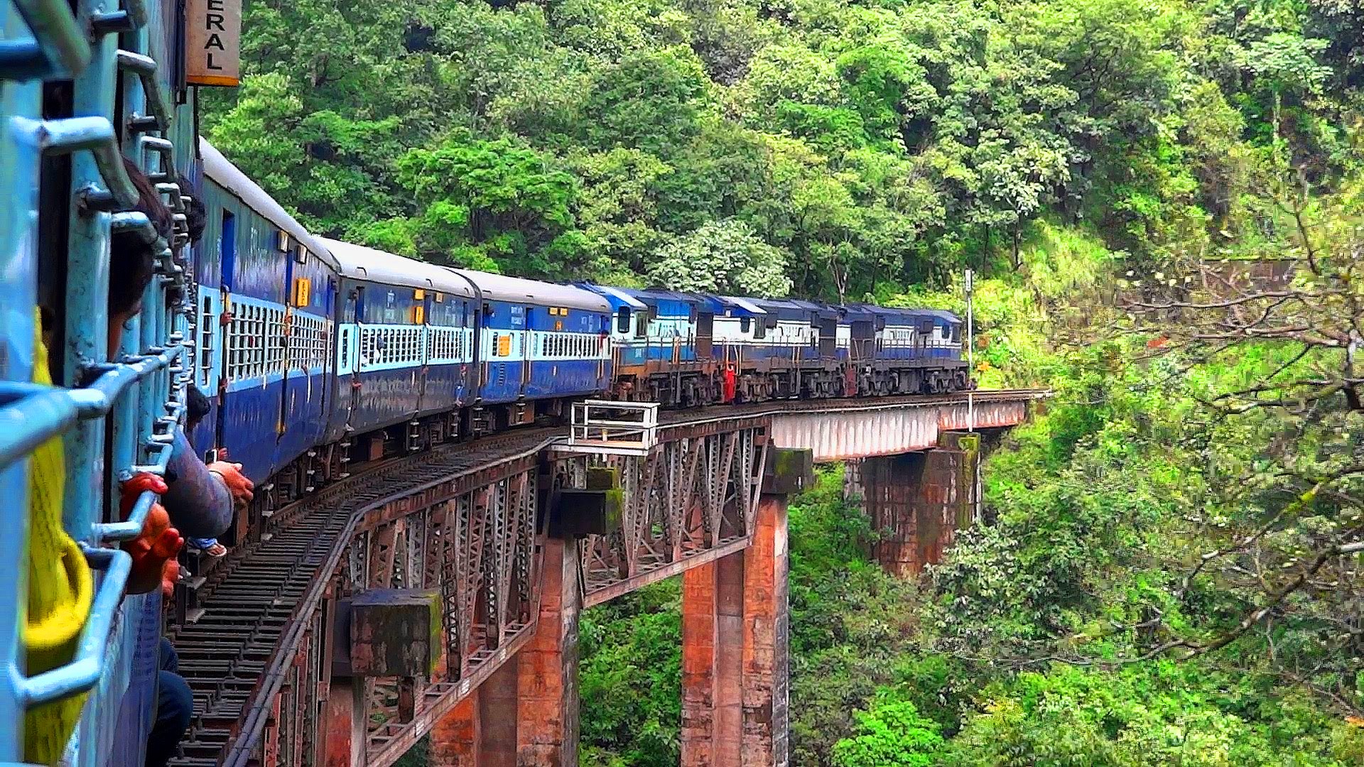 Дурый. Горная железная дорога Нилгири Тамилнад. Узкоколейка Индия Нилгири. Транс-Габонская железная дорога. Дарджилинг гималайская железная дорога.
